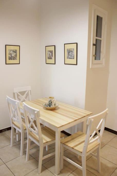 Calliope'S Neoclassical Home In The Heart Of Plaka Atenas Exterior foto